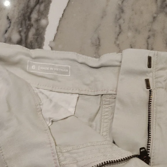 3 Pairs Vineyard Vines Women's Cargo Shorts - White, Light Gray, Tan Size 6/4 - Picture 9 of 15